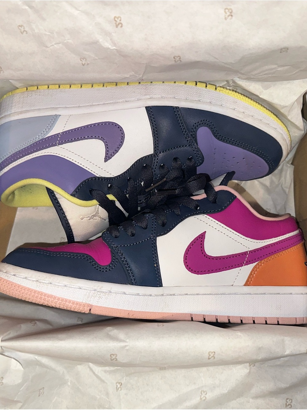 Women’s Nike Air Jordan 1 Low SE                         Thunder blue/White